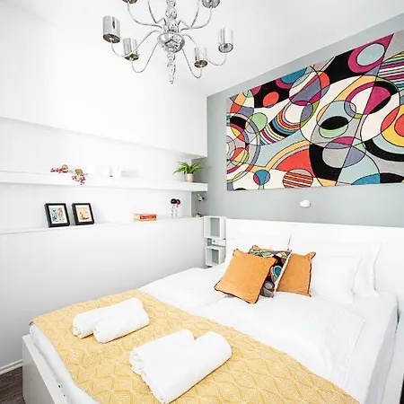 Saint Seven Apartment *