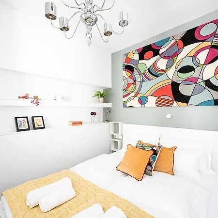 Saint Seven Apartment *